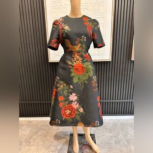 Elegant Floral Midi Dress in Black
